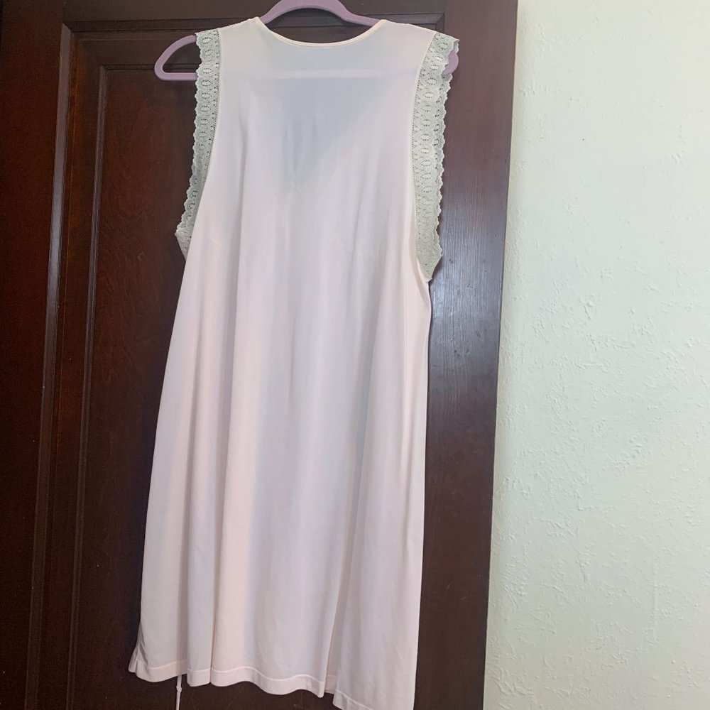 Vintage 70s light pink sleeveless nightgown slip dress with white lace trim - Picture 3 of 9